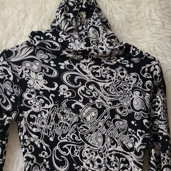 Clothes - Picture 4 of 4